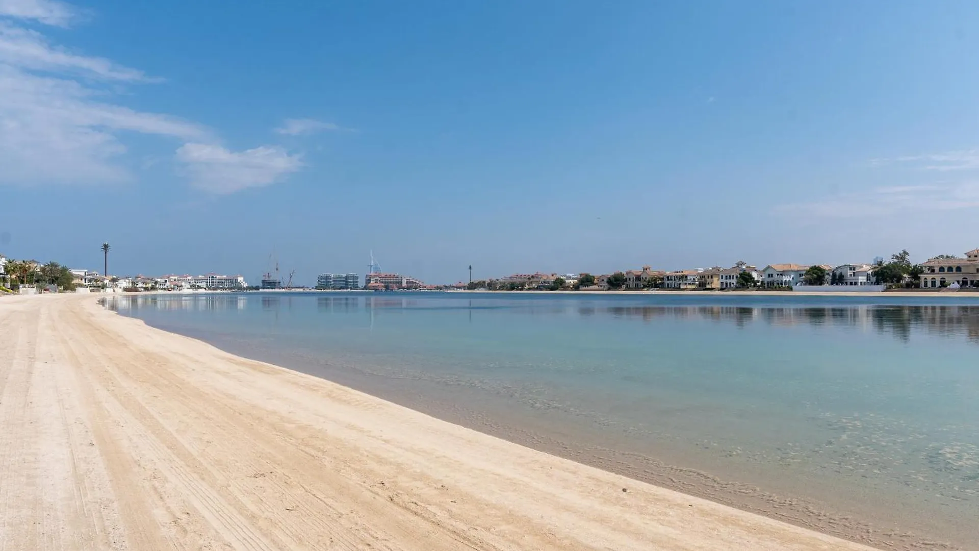 Frond D, Beachfront Villa, Palm Jumeirah - Mint Stay Homes Дубай 0*,