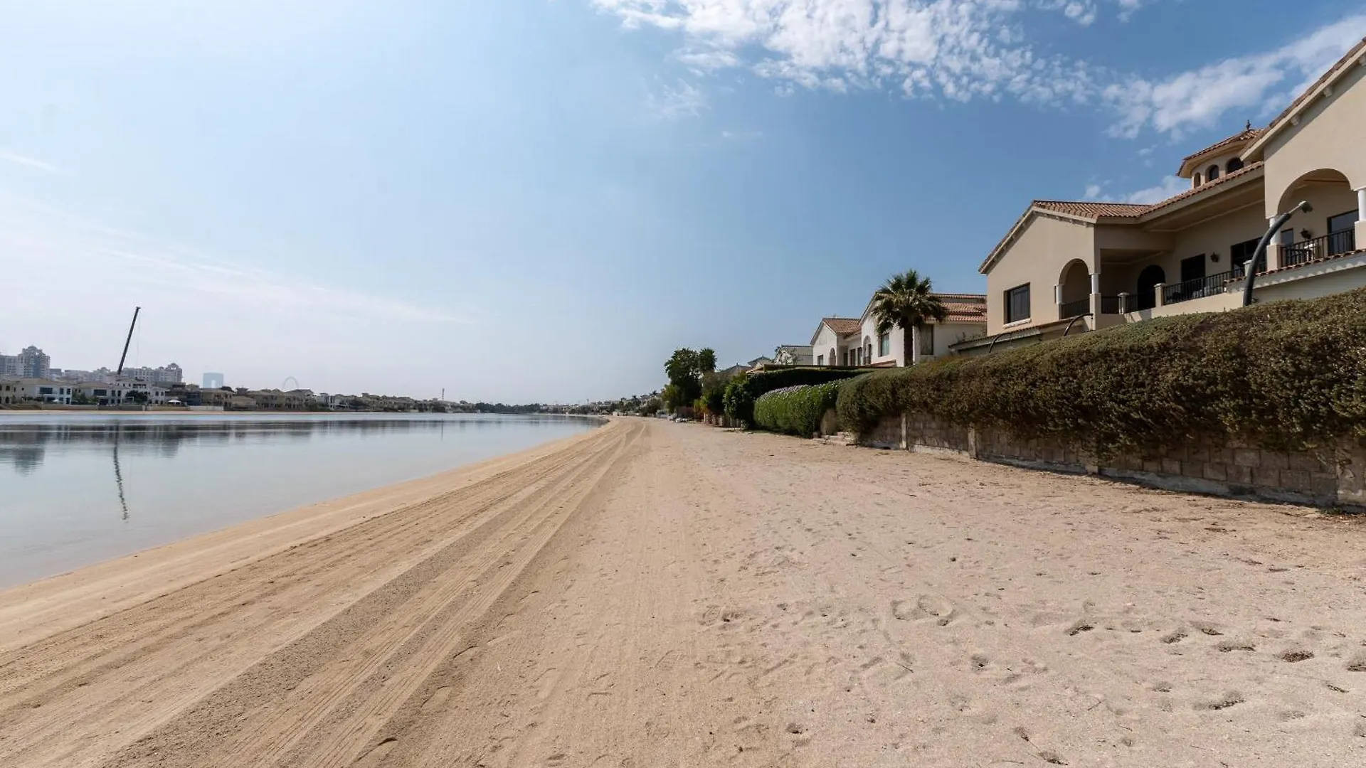 Frond D, Beachfront Villa, Palm Jumeirah - Mint Stay Homes Дубай