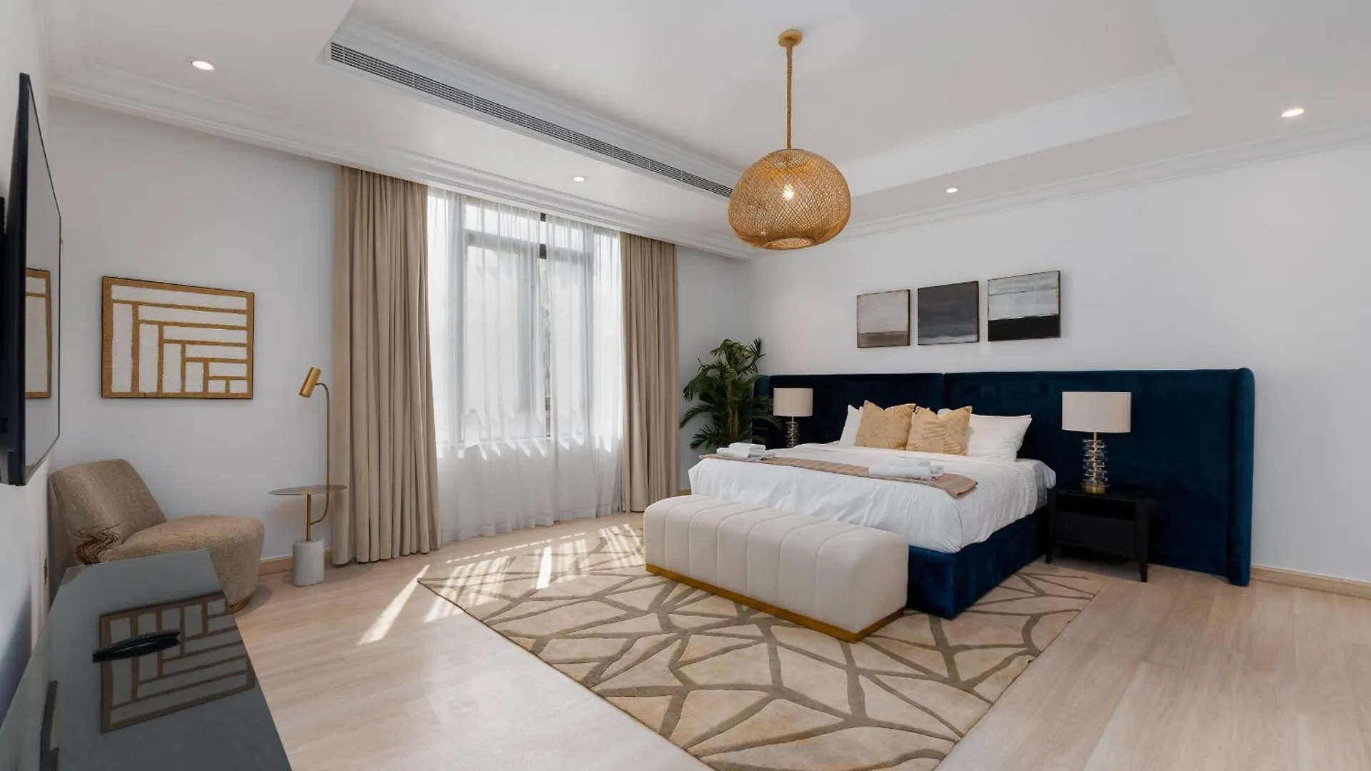 Frond D, Beachfront Villa, Palm Jumeirah - Mint Stay Homes Дубай Вилла