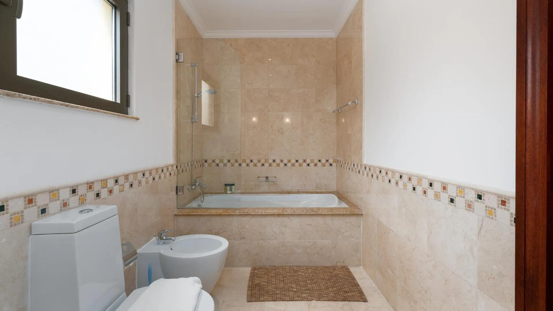 Вилла Frond D, Beachfront Villa, Palm Jumeirah - Mint Stay Homes Дубай