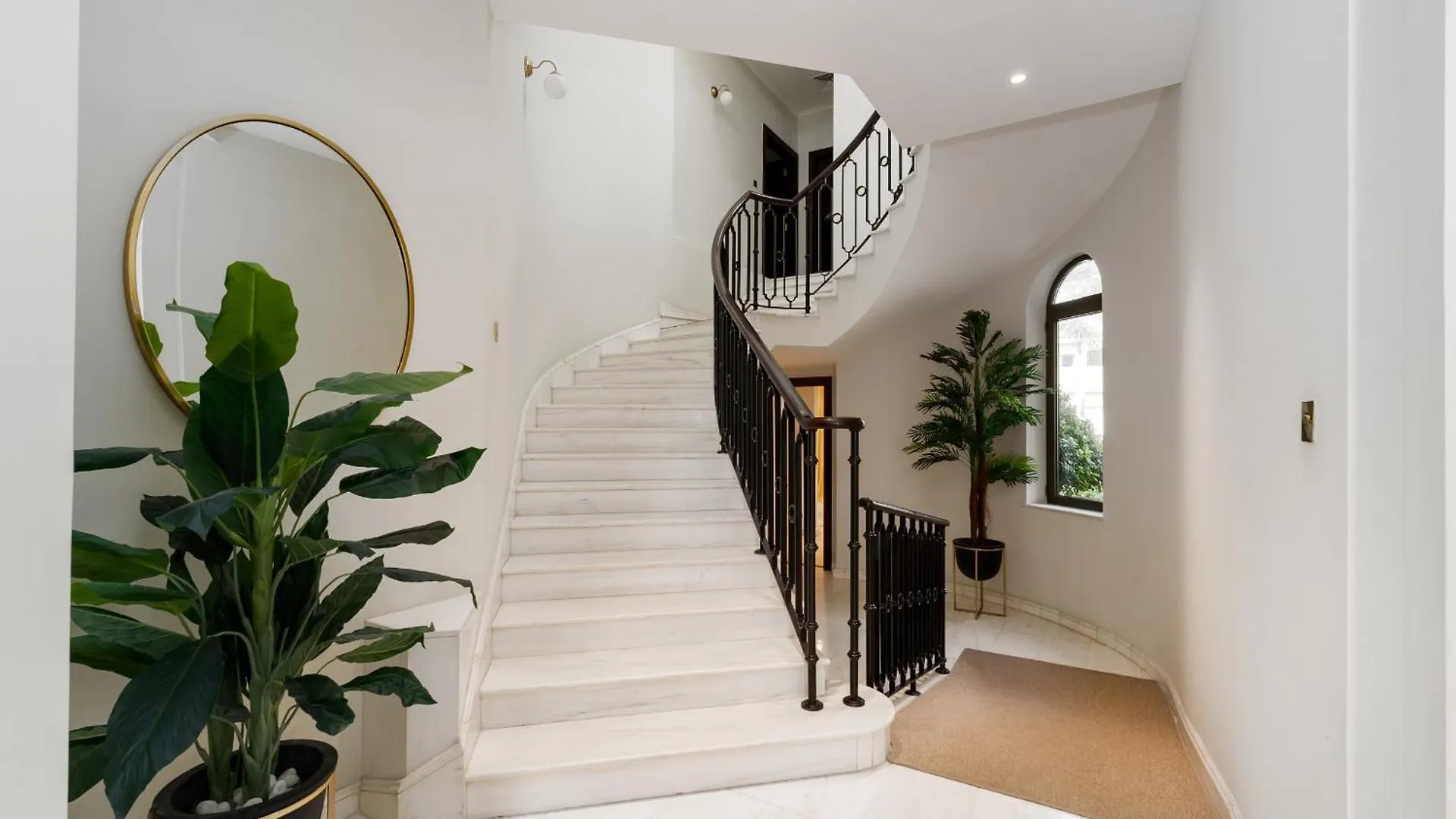 Вилла Frond D, Beachfront Villa, Palm Jumeirah - Mint Stay Homes Дубай