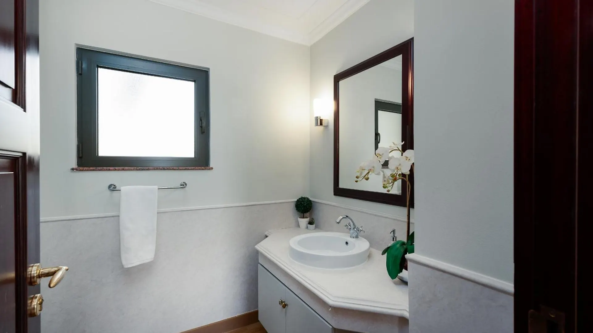 Frond D, Beachfront Villa, Palm Jumeirah - Mint Stay Homes Dubai