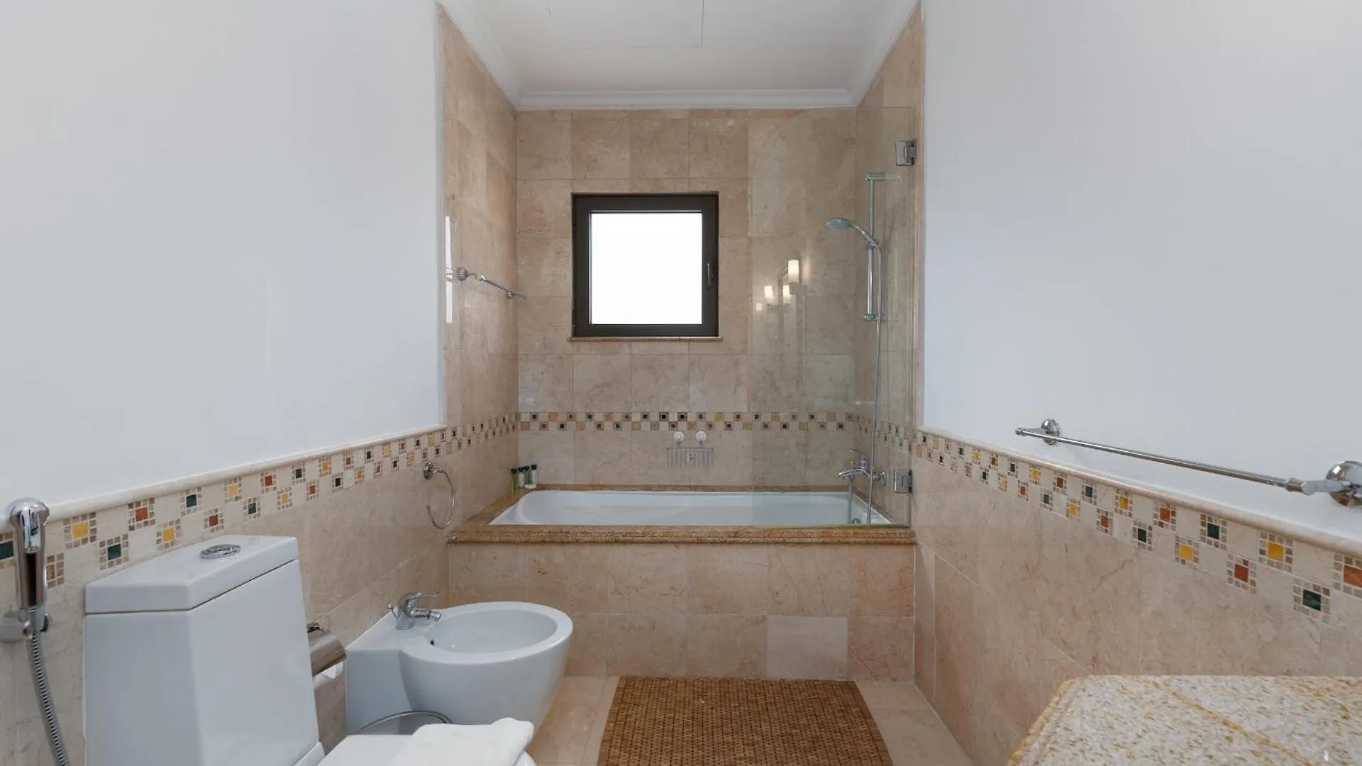Frond D, Beachfront Villa, Palm Jumeirah - Mint Stay Homes Dubai 0*,  Emirados Árabes Unidos