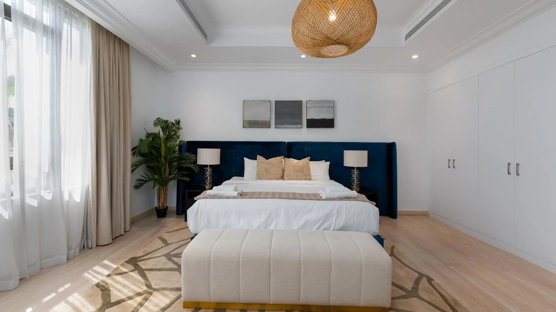Frond D, Beachfront Villa, Palm Jumeirah - Mint Stay Homes Dubai