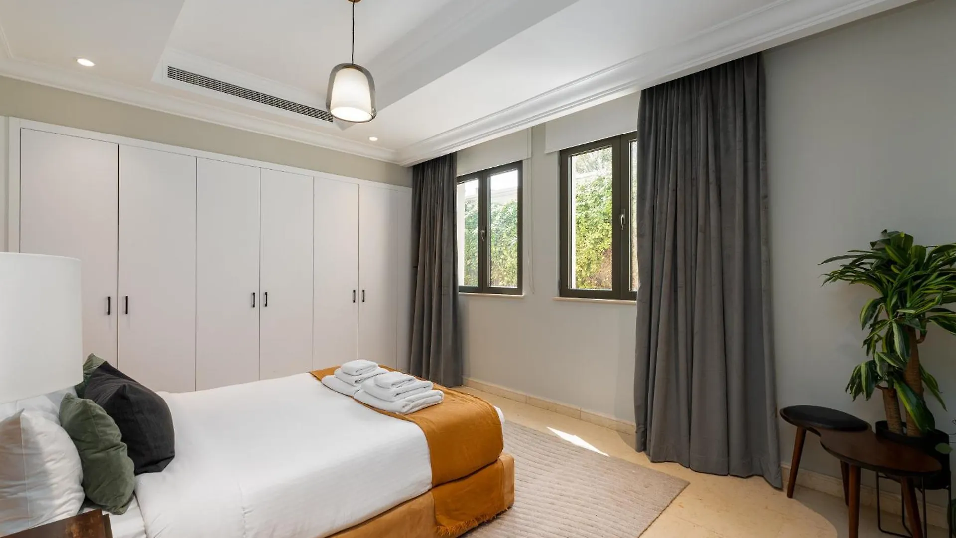 Frond D, Beachfront Villa, Palm Jumeirah - Mint Stay Homes Dubai