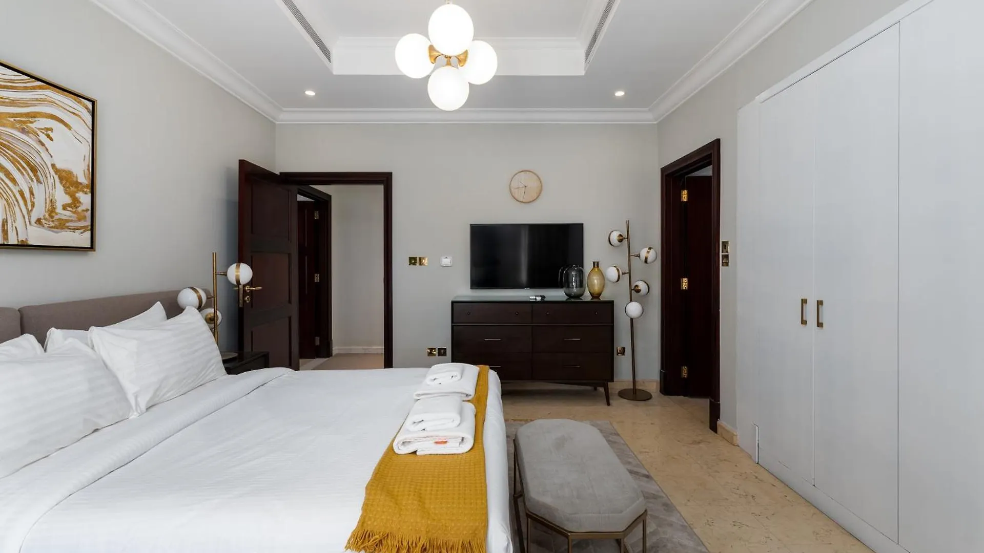 Villa Frond D, Beachfront Villa, Palm Jumeirah - Mint Stay Homes Dubai