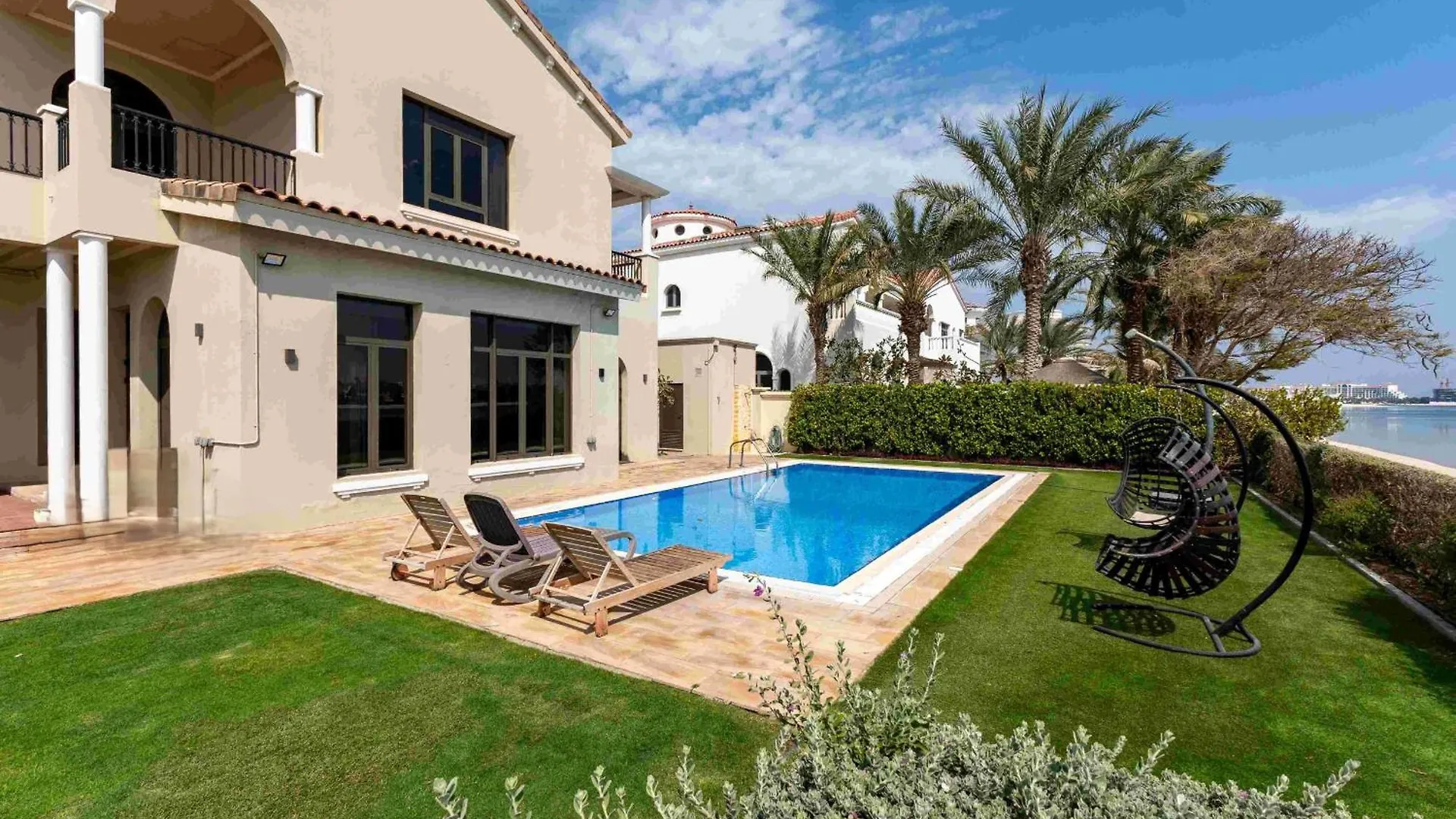 Frond D, Beachfront Villa, Palm Jumeirah - Mint Stay Homes Dubai